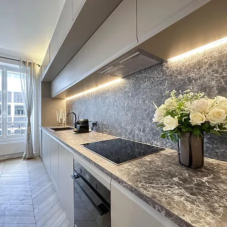Apartment 1558 Monceau Luxurious Paradise Retreat